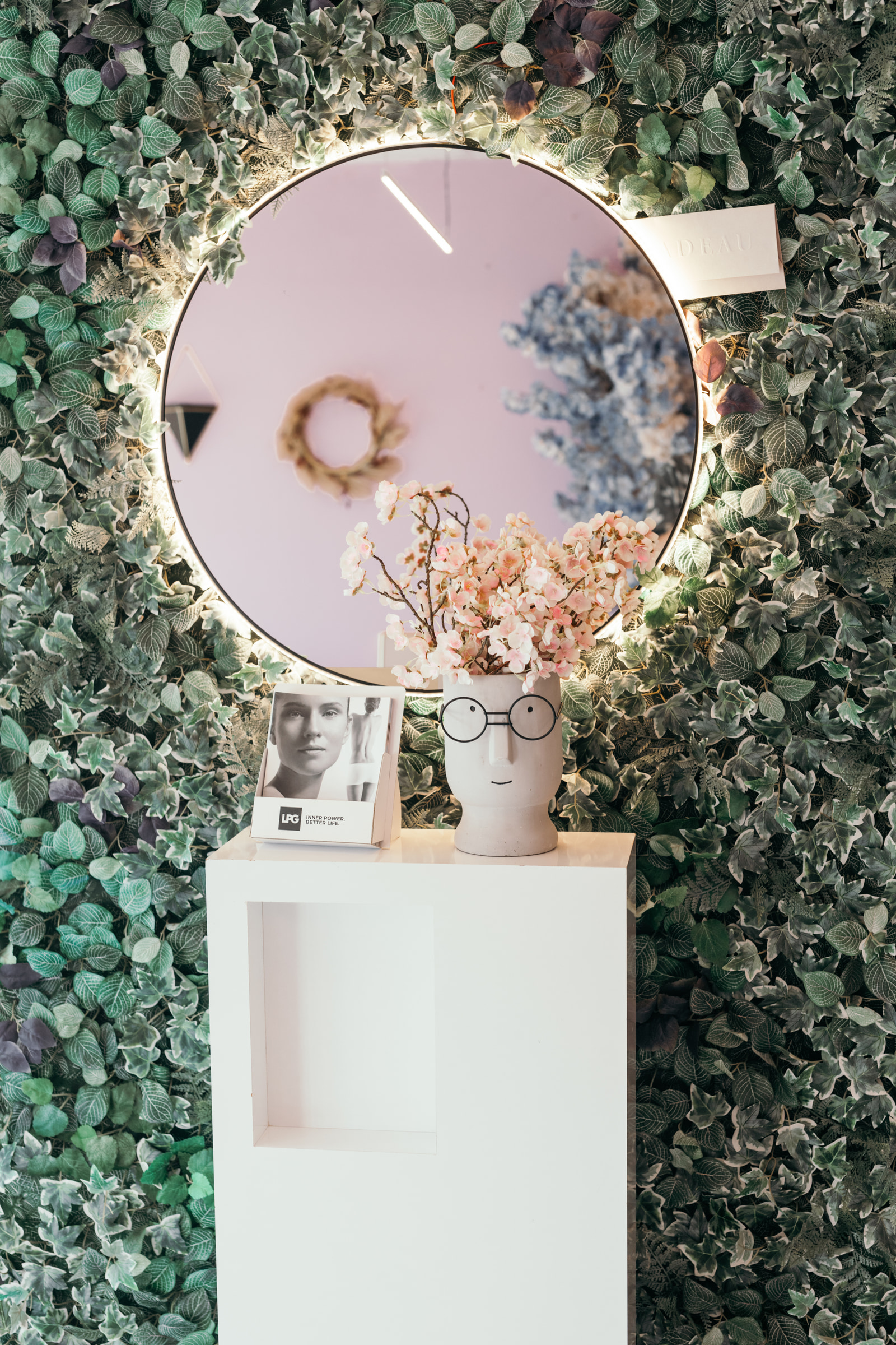 Round mirror on a green wall — Interior Photography, Brussels