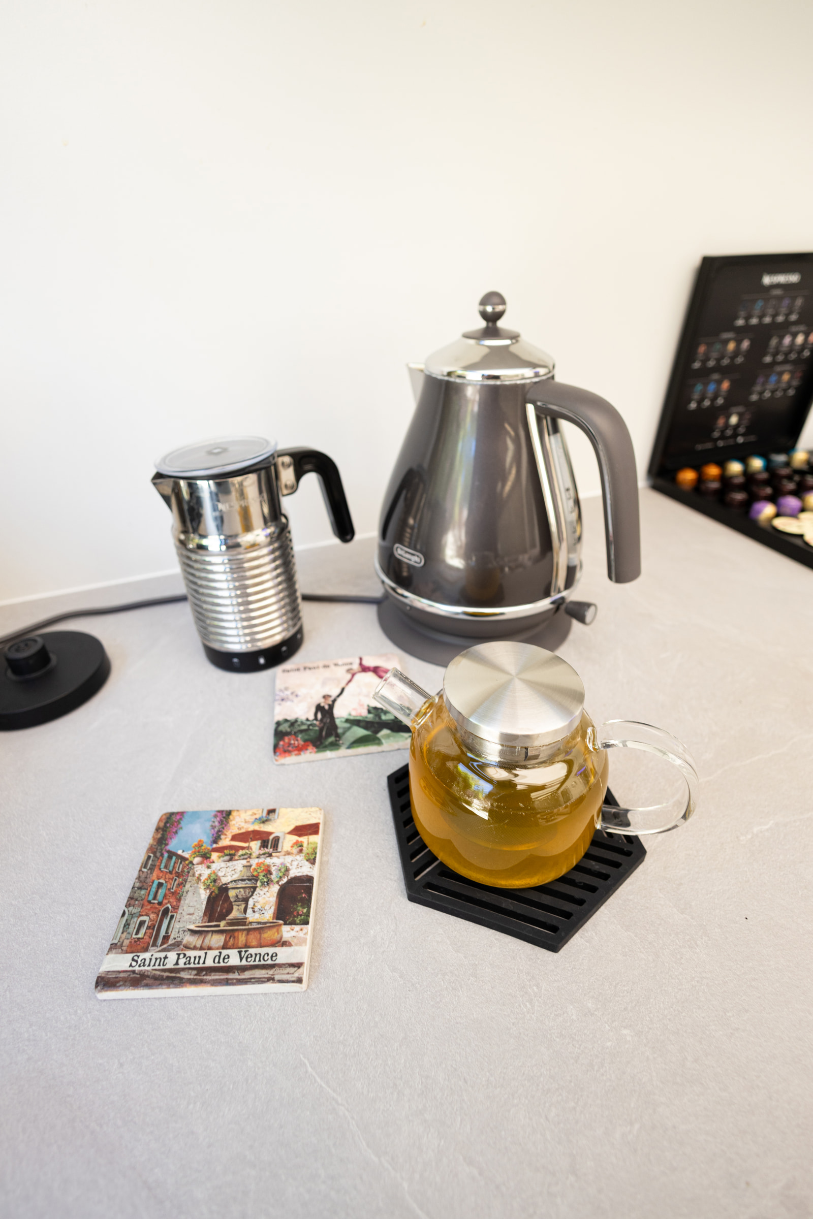 Tea corner for clients — Interior Photography, Brussels